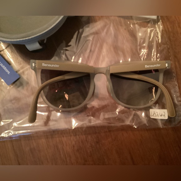 Dawn Brown Foldable Sunglasses - Picture 5 of 7